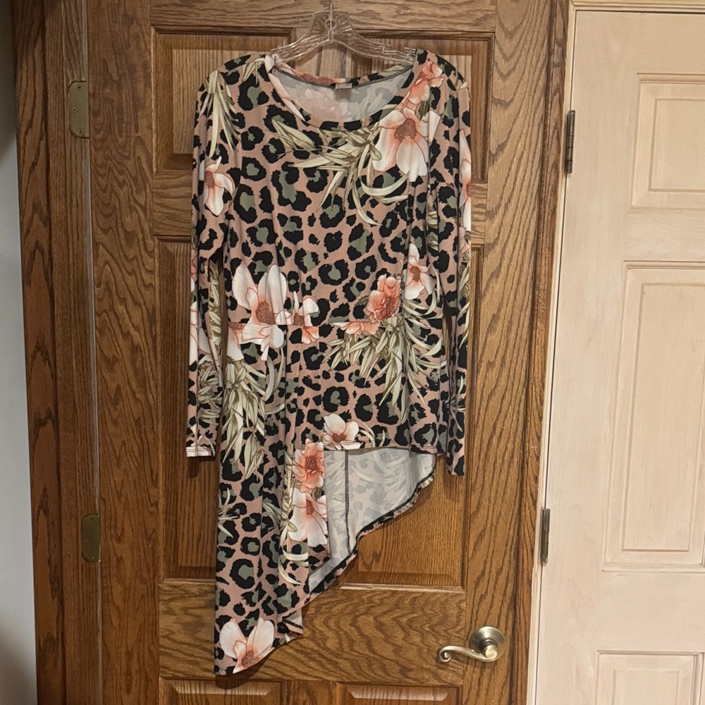 VENUS Floral Leopard Asymmetrical Tunic